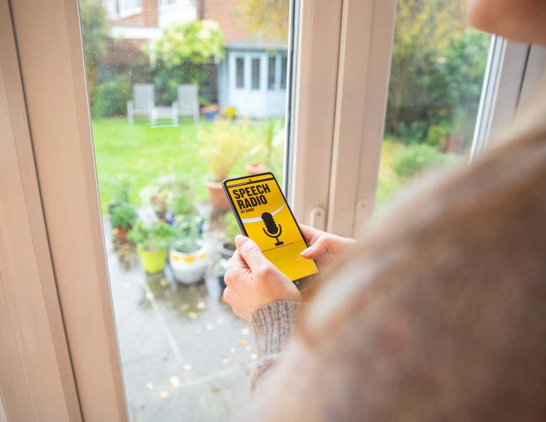 Person using speech radio app on a phone