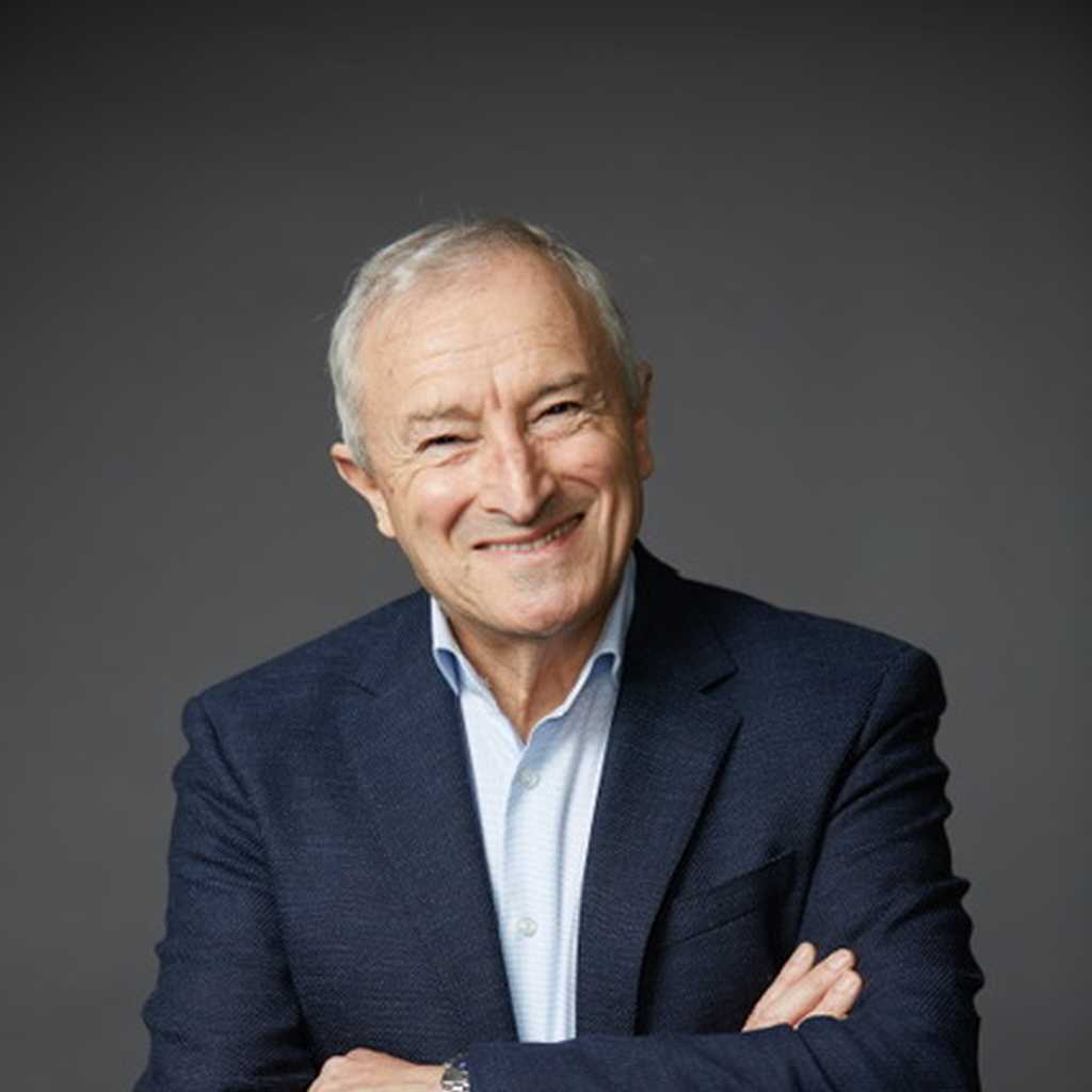 BWBF Patron Jim Rosenthal is wearing a dark suit and light shirt. He is smiling broadly.